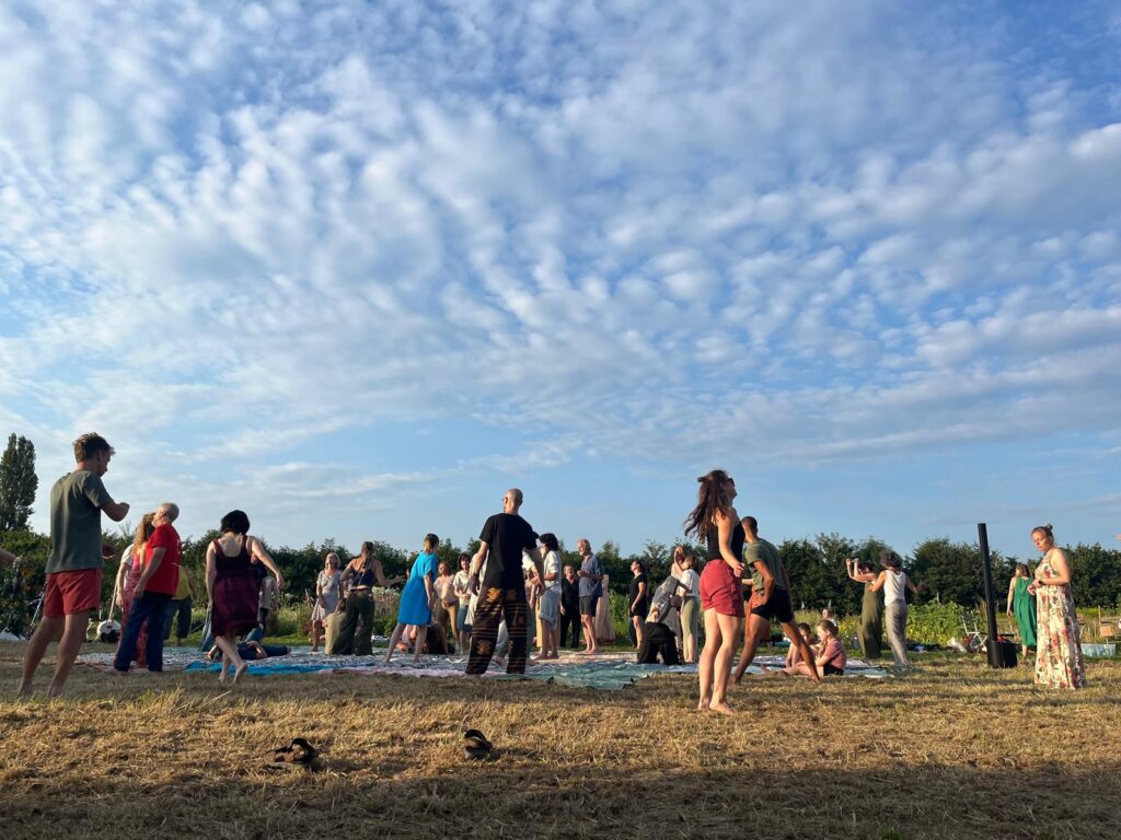 Ecstatic Dance op het Rijk Bos Bloemenveld met Live Muziek 30/08/2025